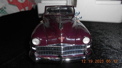 Danbury Mint 1948 Chrysler Town & Country Convertible 1/24 scale Die Cast Model - Picture 4 of 9