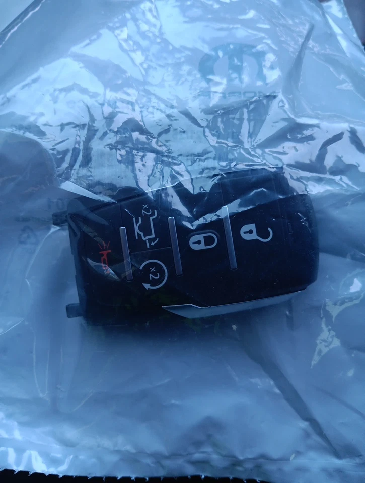 Transmisor Llavero Integrado - Mopar (68584164AA) 2021-2024 Ram 1500 Foto 3 de 4