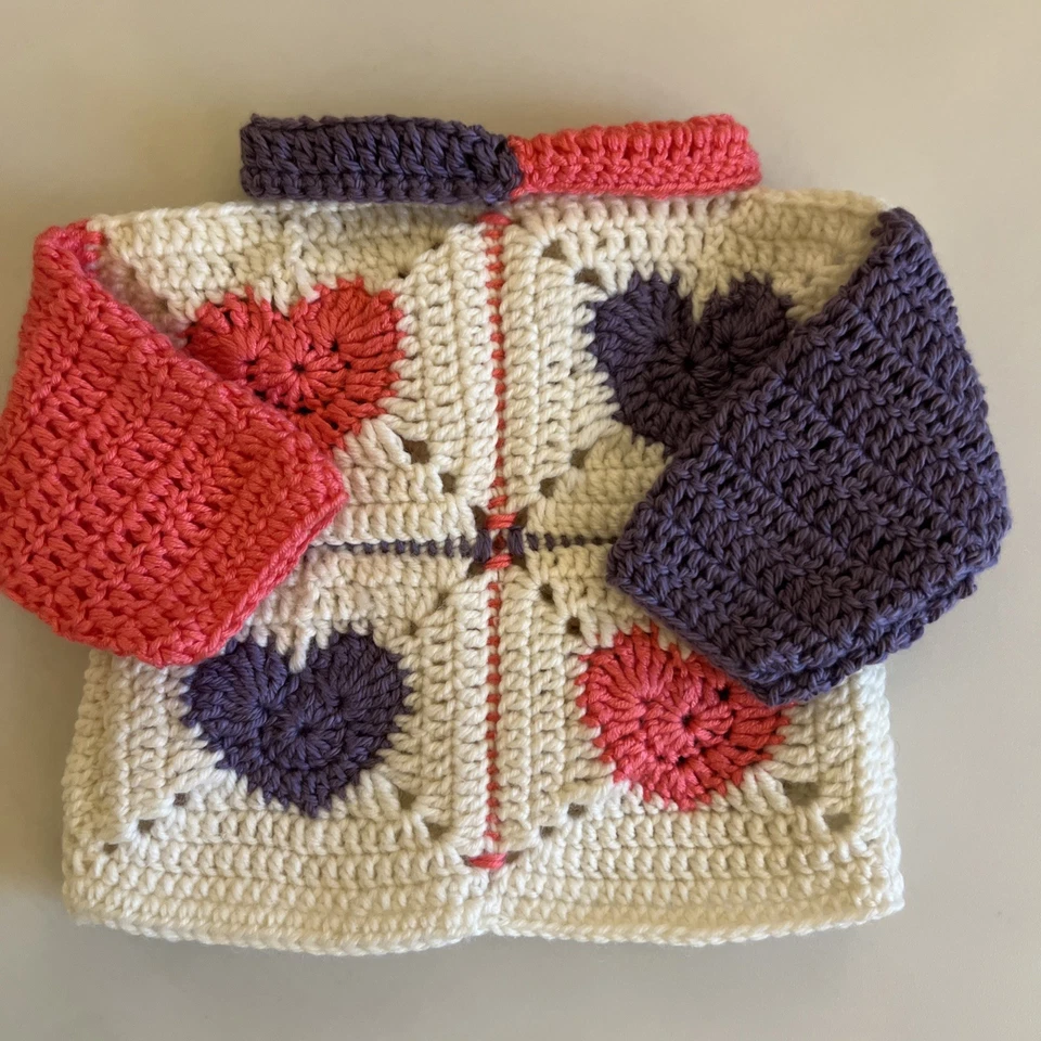 Cárdigan bebé hecho a mano - ganchillo - abotonado 0-6 meses Foto 2 de 4