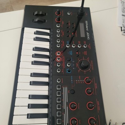 Roland JD-Xi ,Hybrid Synthesizer,Farbe: Schwarz,Rot, Neuwertig