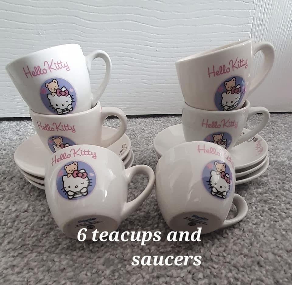 ADORABLE HELLO KITTY DINNERWARE BUNDLE