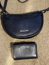 MICHAEL KORS DOVER HALF MOON SHOULER Bag Black Medium  Wallet