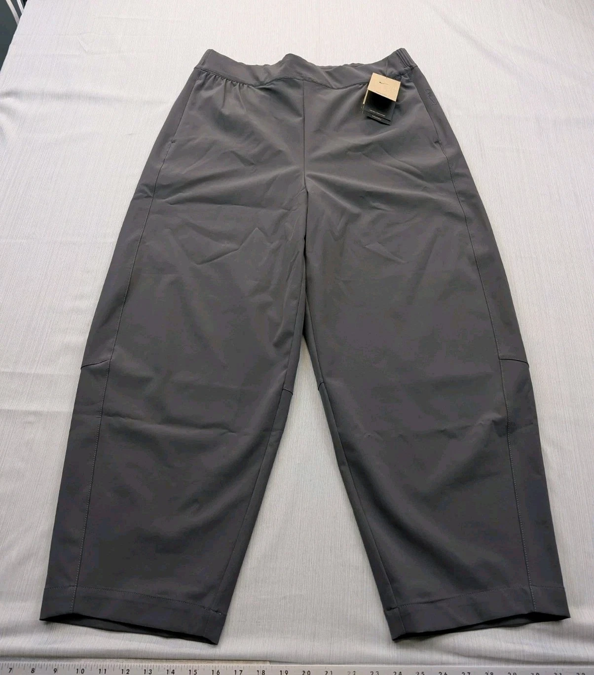 New Nike 24.7 PerfectStretch High Waisted Ankle Trousers Womens Sz Large $115