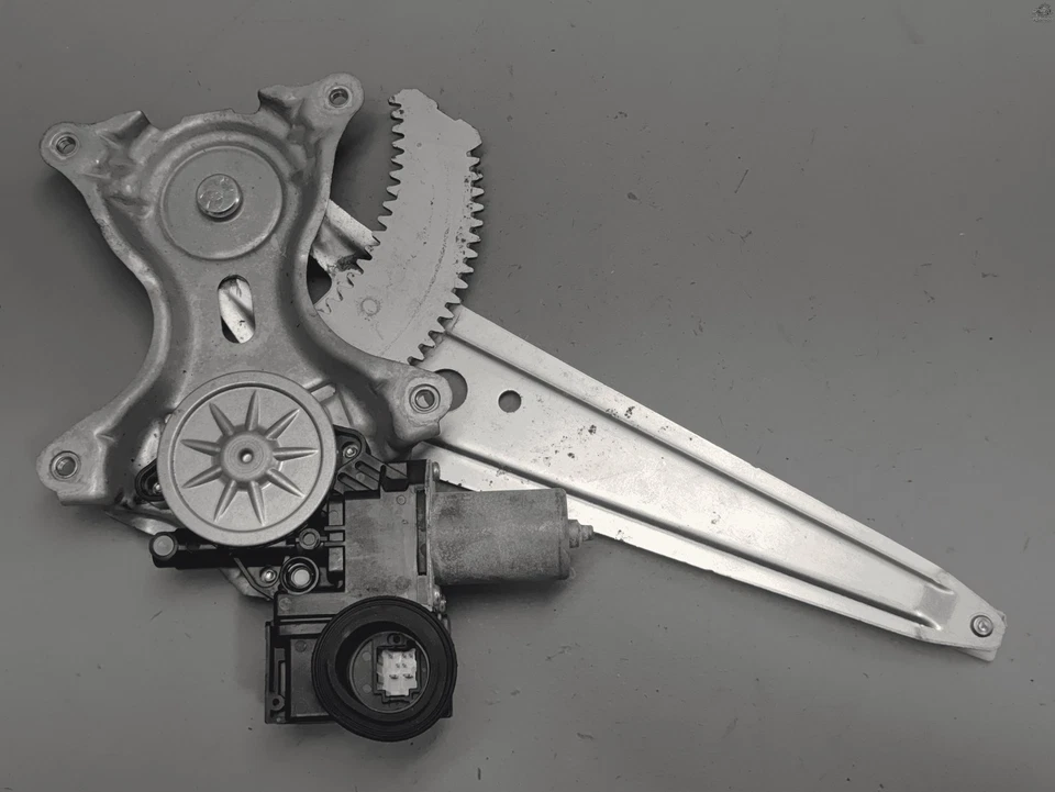 REAR PASSENGER SIDE DOOR WINDOW REGULATOR W/ MOTOR OEM 2018-2024 TOYOTA CAMRY - Image 3 of 4