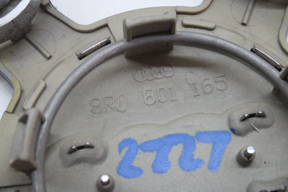 2015 AUDI A3 Q5 S3 ЦЕНТРАЛЬНЫЙ КОЛПАК КОЛЕСА 8R0 601 165 OEM 10 11 12 13 14 15 16 17 18 - Изображение 3 из 3