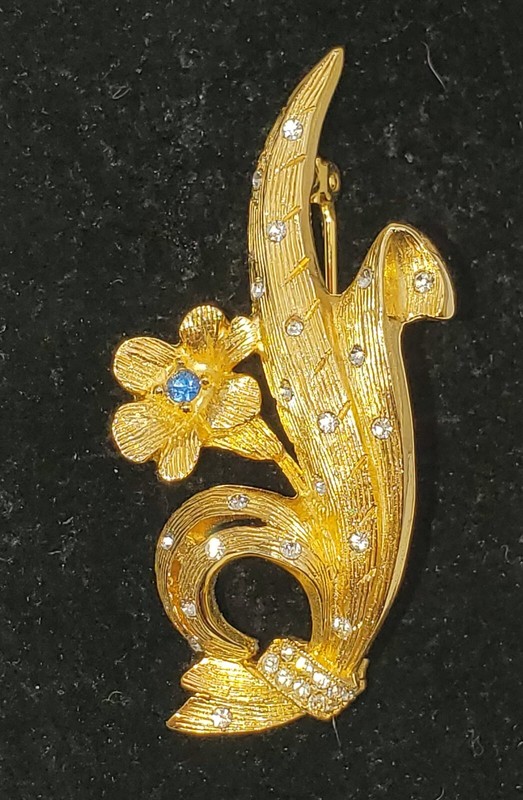 Vintage Gold Flower Brooch Inset Rhinestones Blue Center Signed RS In Heart