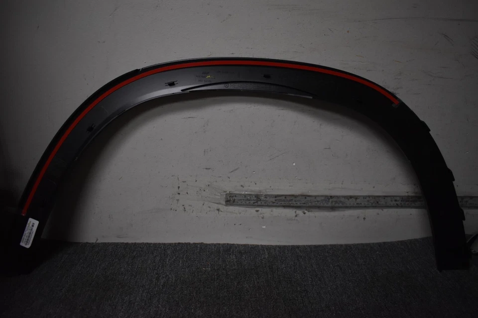 Mercedes Benz GLS450 2020 guardabarros trasero derecho acampanado OEM de fábrica Foto 4 de 4