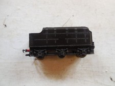 WRENN 2-8-0 CLASS 8F FRIGHT  TENDER. SILVER TRIM WHEELS. REASONABLE CONDITION.