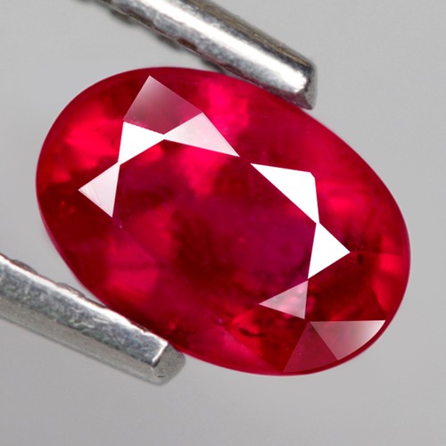 0.75Ct. Natural Gemstone Ruby Red Oval Madagascar Beautiful Sparkles Color! - Picture 3 of 7