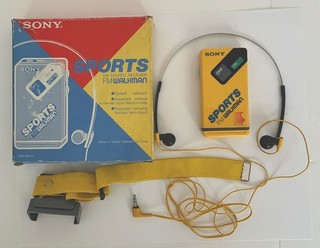 VINTAGE Sony Sports FM Walkman SRF 4 Portable Radio In Original Box (No Sleeve)