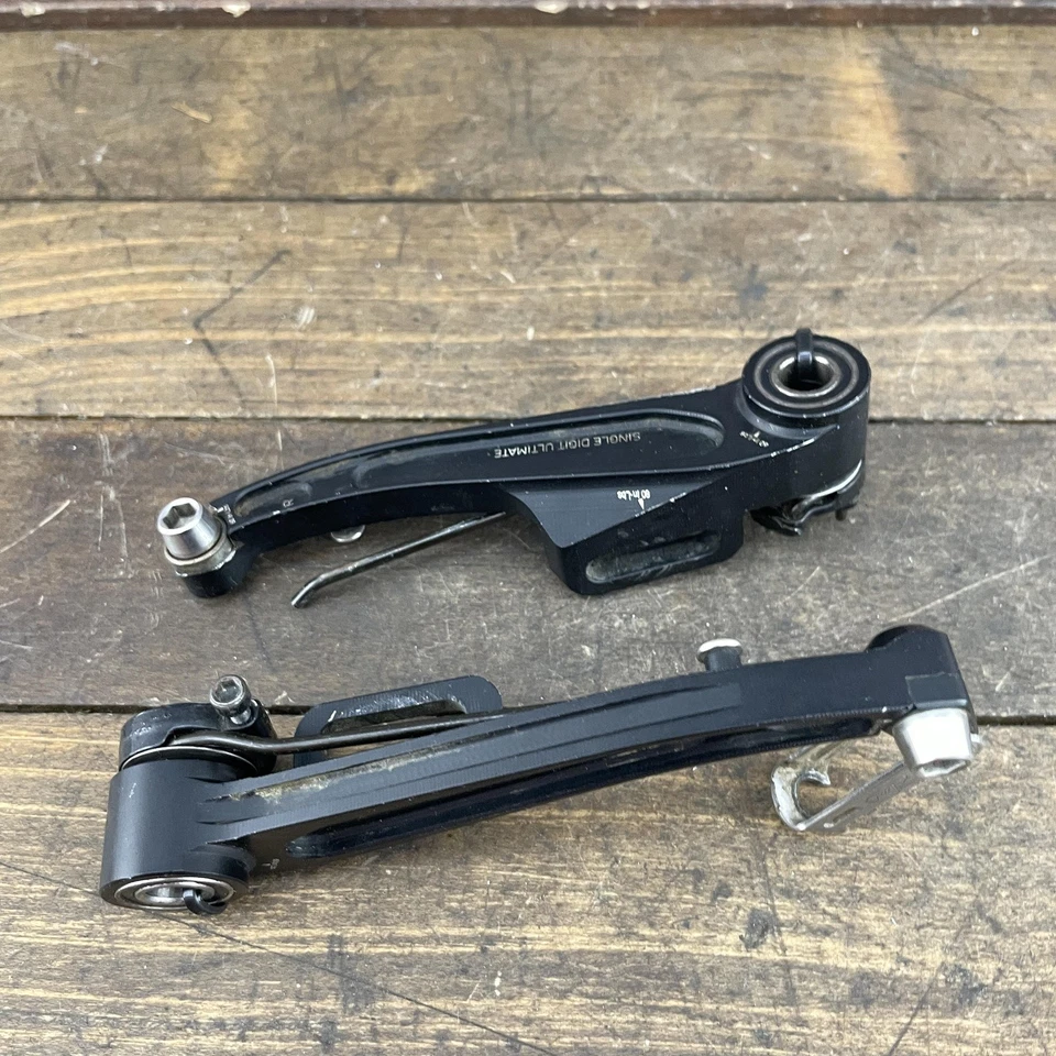 Par de brazos de freno en V Avid Ultimate de un solo dígito de aleación Black Ops Research de colección Foto 3 de 4