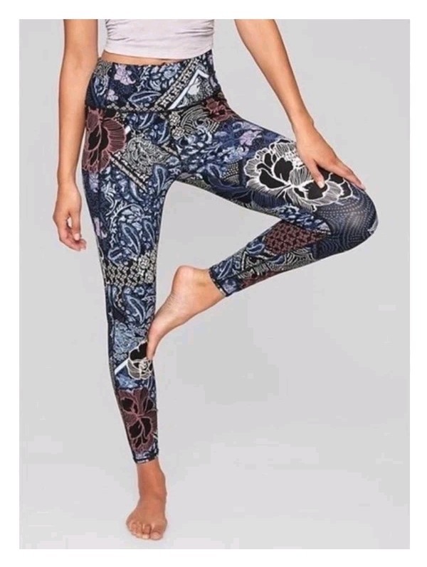 EUC ATHLETA Patchwork Salutations 7/8 Leggings Na… - image 3