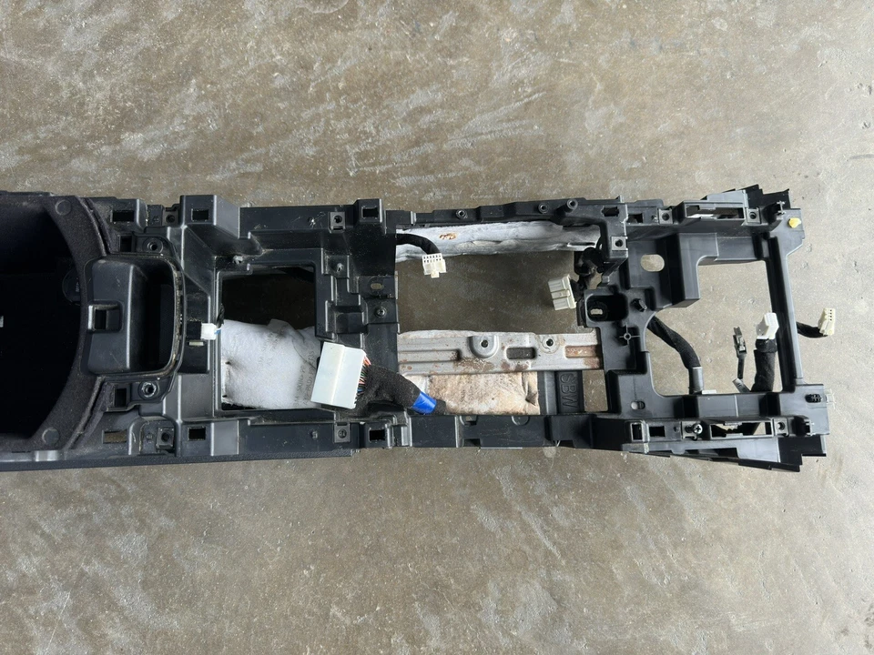 Carcasa marco consola central KIA K900 2015-2017 OEM Foto 4 de 4