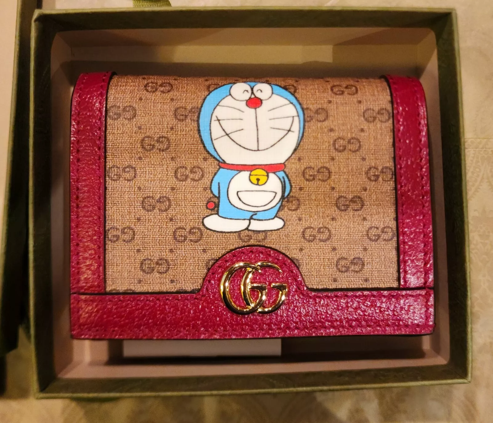 Portefeuille étui pour carte monogramme Gucci x Doraemon GG Supreme   rouge/beige
