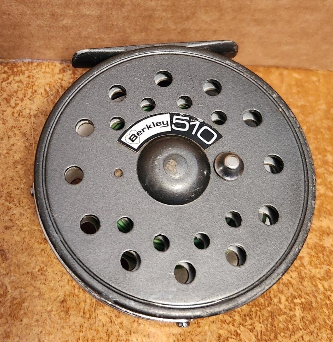 Vieux moulinet de pêche Hrdy Hrdex sur 1stDibs