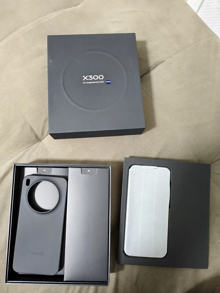Vivo X300 12GB 256GB Schwarz EU - Bild 2 von 4