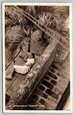 RPPC México Tarde "Siesta" Hombre Tomando una Siesta Durmiendo Postal