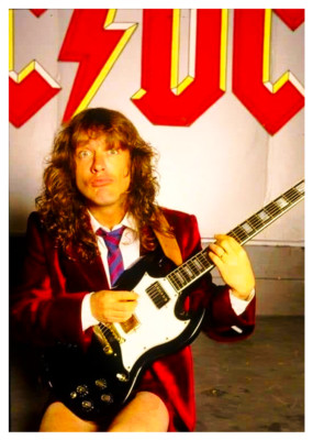 ANGUS YOUNG - AC/DC - 5''X7'' PHOTOGRAPH