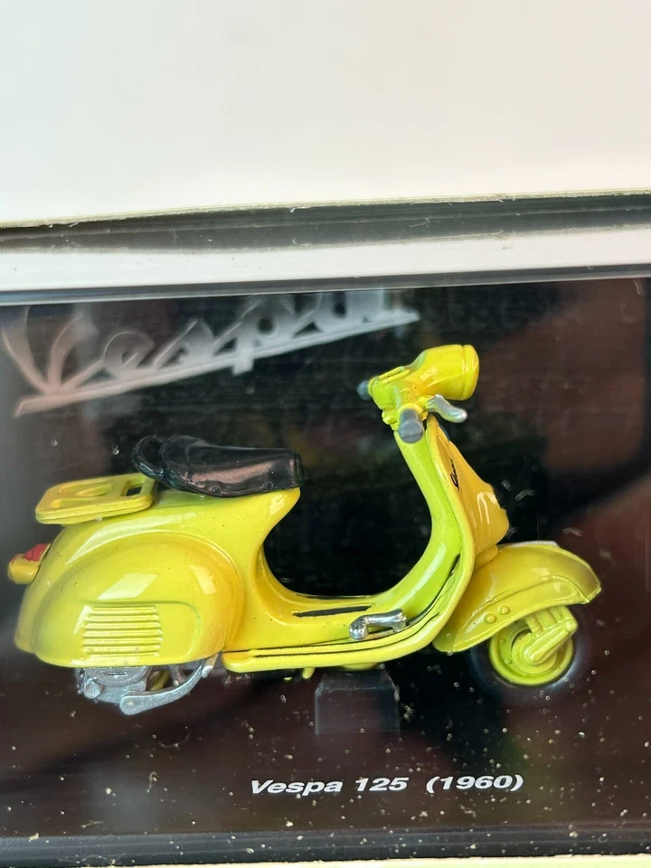 New Ray 1:32 Scale 1960 Vespa 125 Scooter - Image 2 of 4