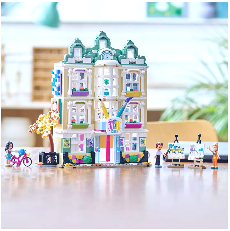 LEGO Friends Emma&rsquo;s Art School 41711 Building Set (844 Pieces)