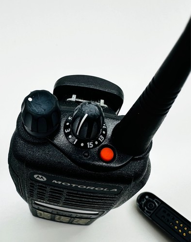 Motorola HT1250 UHF Radio AAH25RDH9AA6AN w/Battery, MIC *READ* DEFECTIVE SCREEN - Zdjęcie 6 z 14
