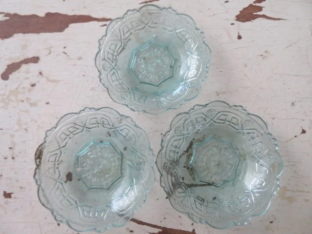 3 GORGEOUS Vintage AQUA GLASS BUTTER PATS Scalloped Round Shape Butter Dishes
Opens in a new window