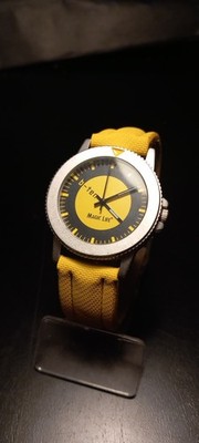 Stilvolle B-Ten Magic Life Quartz Uhr - Gelb und Schwarz mit Edlem Stahlgehäuse