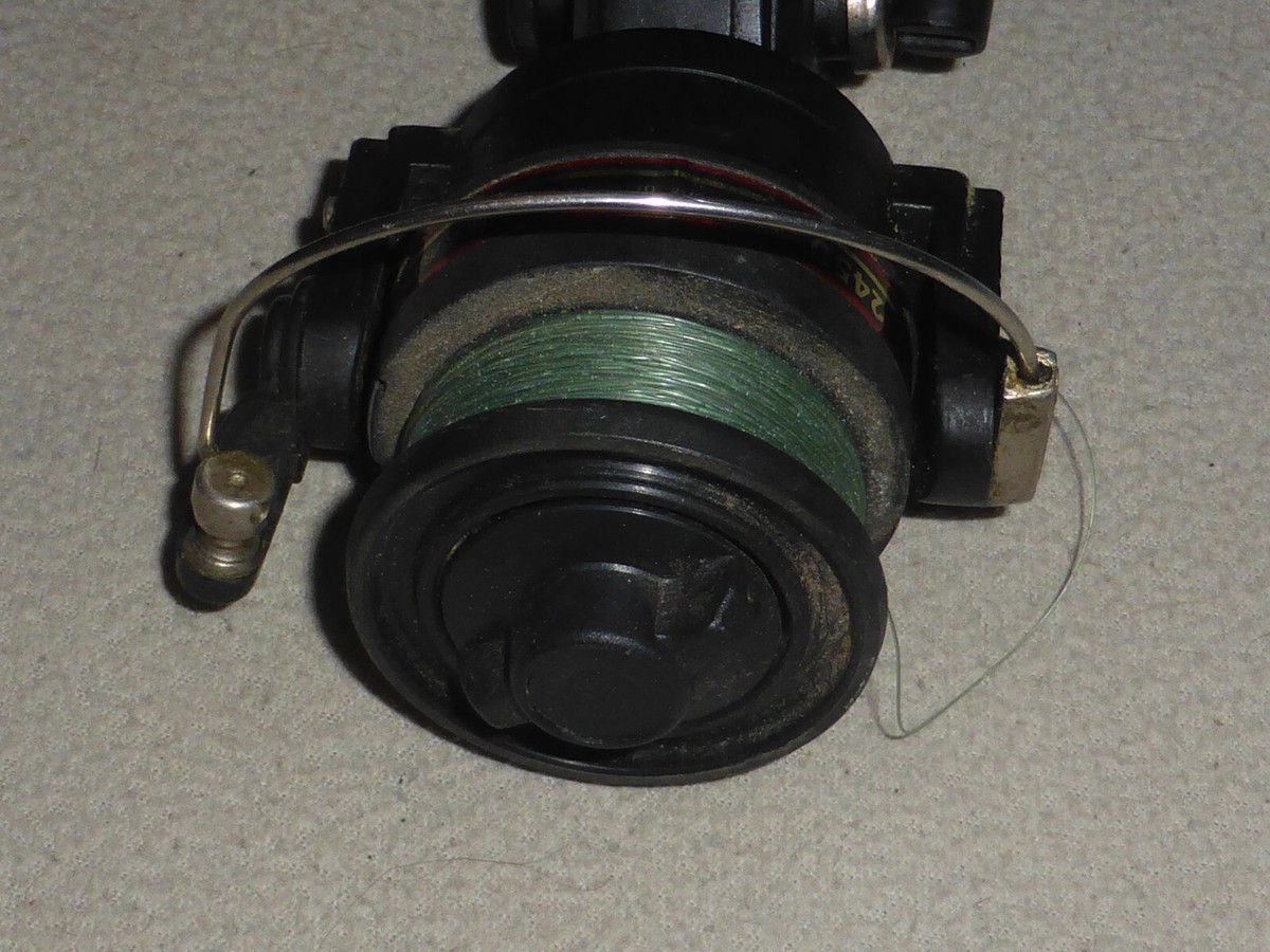 シェークスピアプロフェッシャルNO1980 VINTAGE PRO TOUCH 2450 SHAKESPEARE SPINNING REEL FISHING
