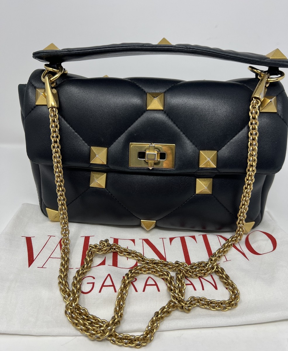 【VALENTINO GARAVANI】 Roman Stud かぎ針編み トートバッグ VALENTINO GARAVANI Roman Stud crochet tote | THE OUTNET