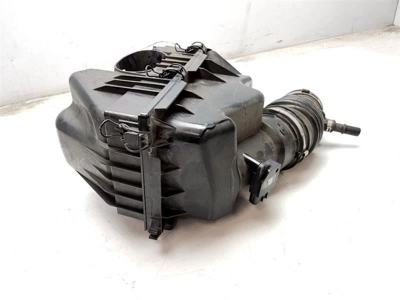 Purificador de aire Mazda 6 2009-2013 2,5 L bajas emisiones OEM L52013300B Foto 3 de 4