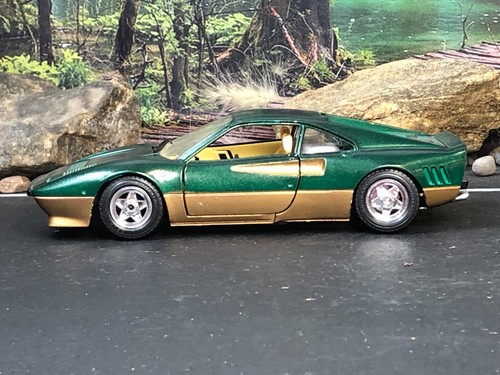 Imperfect 1:24 BURAGO Italy Diecast GREEN & GOLD FERRARI GTO 1984 No Box AS-IS - Picture 2 of 24