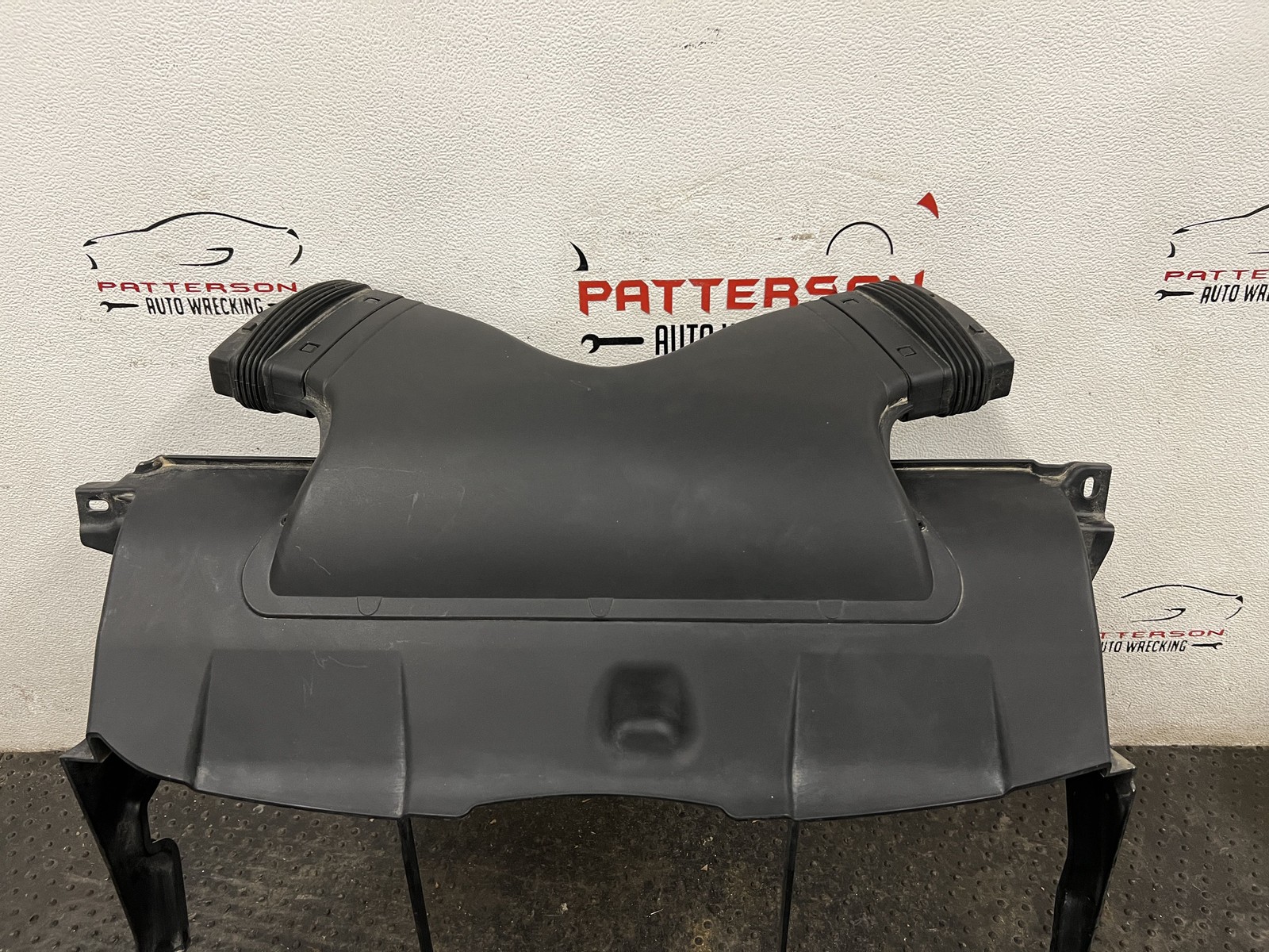 14-20 MASERATI GHIBLI FRONT RADIATOR AIR GUIDE DEFLECTOR SHROUD INTAKE DUCT OEM