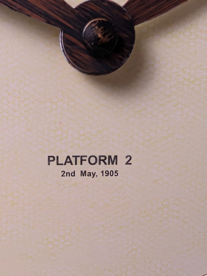 London Bridge Station Reloj de Pared Plataforma 2 Mayo 1905 Funciona con Pilas 14" Reloj Foto 3 de 4