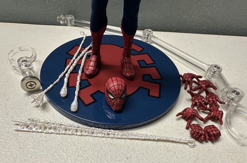 Mezco One:12 Classic Spider-Man Action Figure 2017 Fast Shipping !!! - Picture 3 of 5
