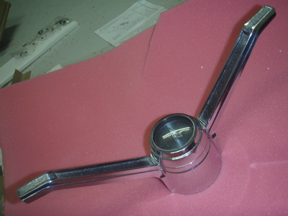 Pontiac 65 66 Grand Prix 1965 1966 Catalina Bonneville anillo de bocina del volante Foto 2 de 4