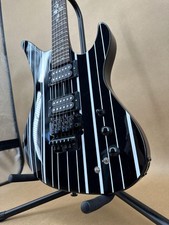 Chitarra elettrica Schecter Synyster Gates Standard nero lucido con gessetti argento