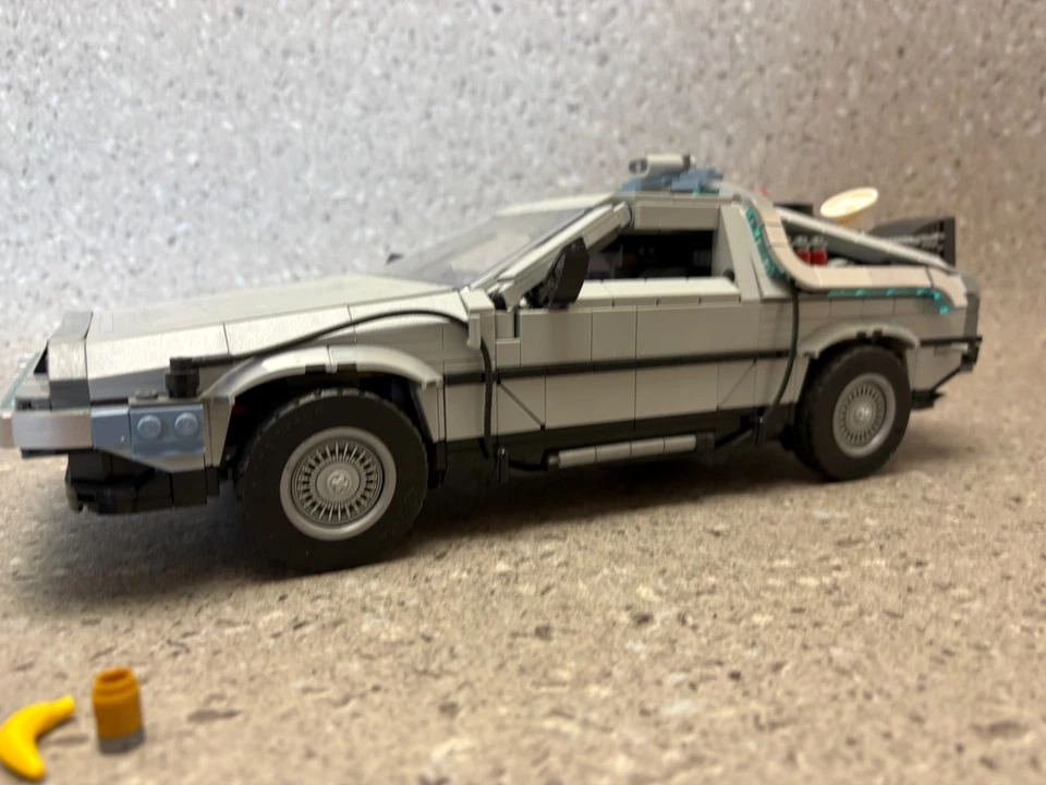 LEGO Icons 10300 Back to the Future Time Machine, Foto 4 von 5