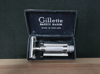 Gillette Safety Razor Vintage Pat. 430030 Boxed Twist Bottom Opening Mechanism