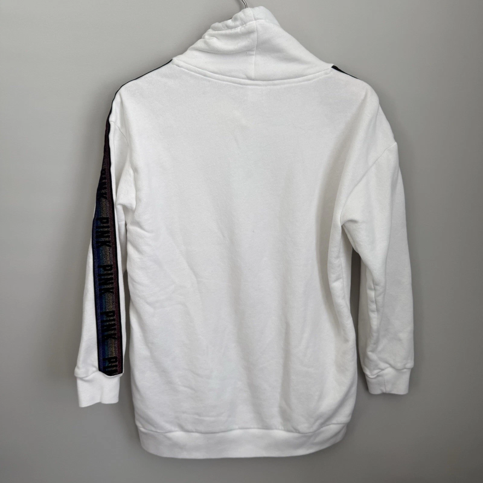 UNDERCOVER FELPA CON CAPPUCCIO MAGLIONE BLING VICTORIA SECRET ROSA COLLO CAPPUCCIO SFILATA MODA ARCOBALENO PAILLETTES