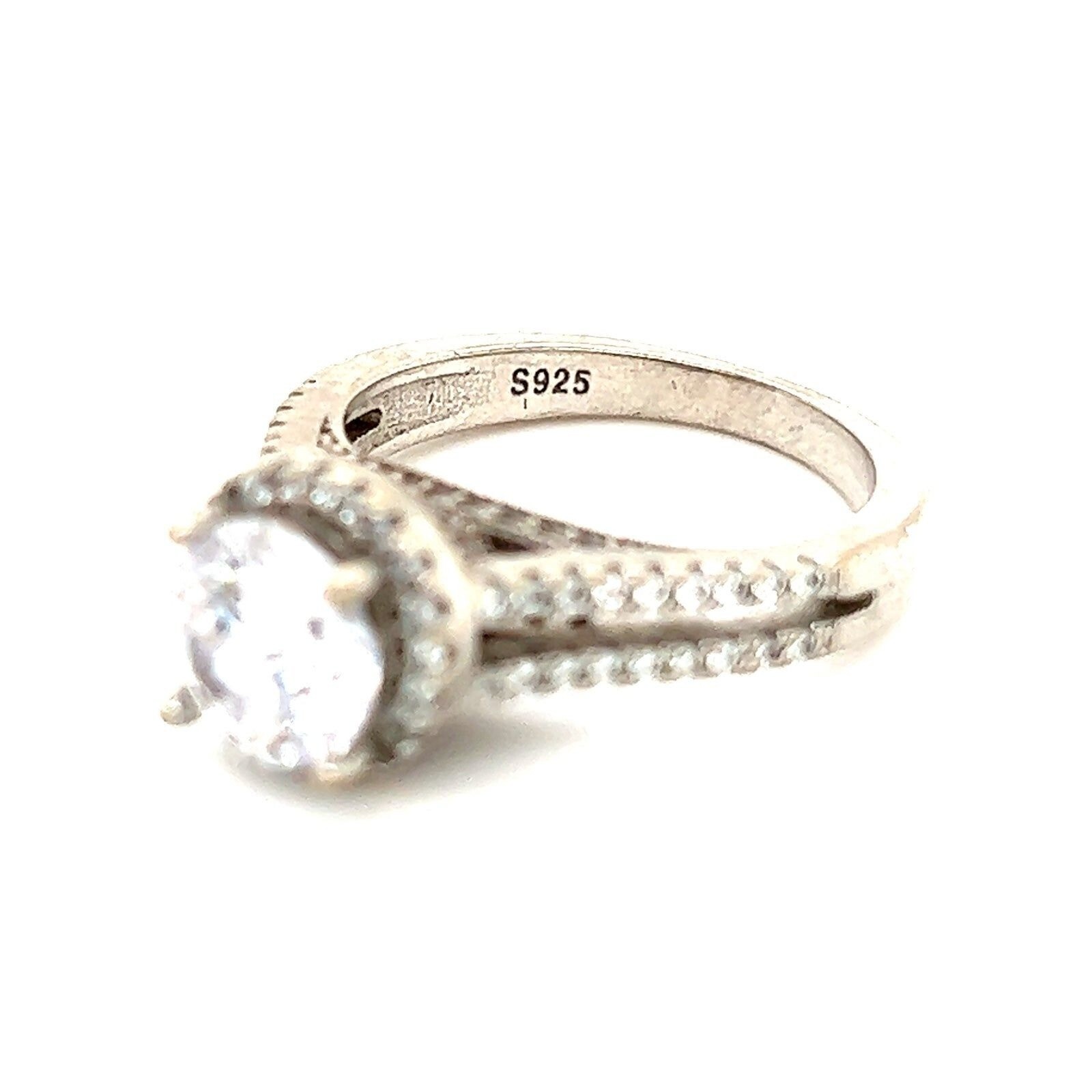 Lovely Solitaire Ring - image 4