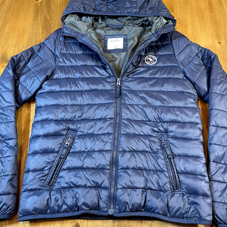 Chaqueta acolchada con capucha Abercrombie Fitch para niños talla XL azul marino bolsillos con cremallera Foto 2 de 4
