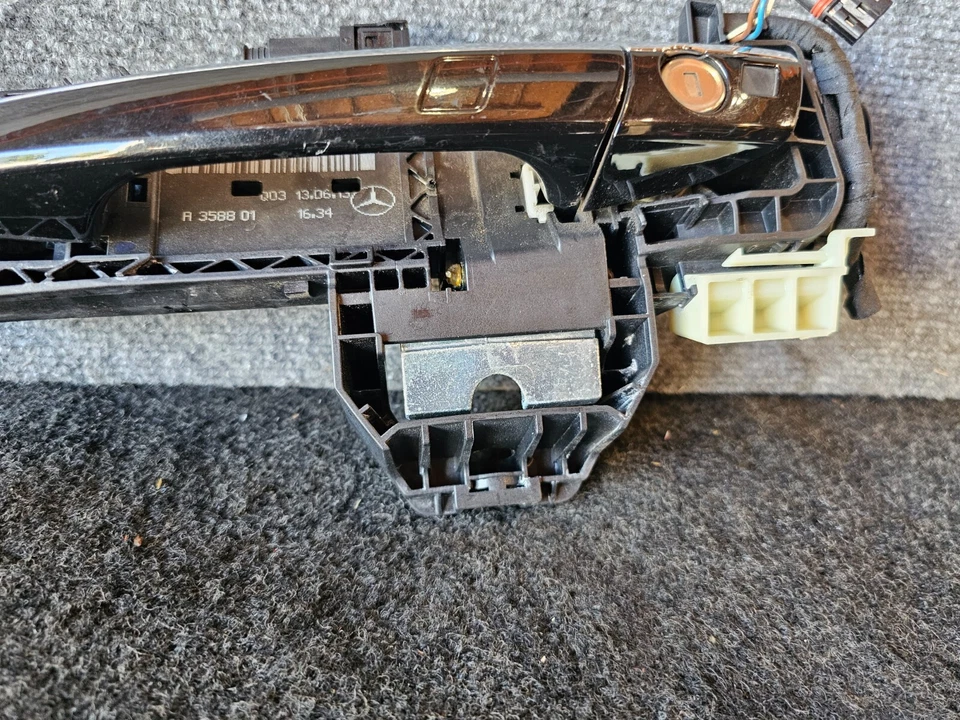 Manija de puerta delantera izquierda mercedes w212 w218 e63 e350 e550 cls63 cls550 oem Foto 4 de 4