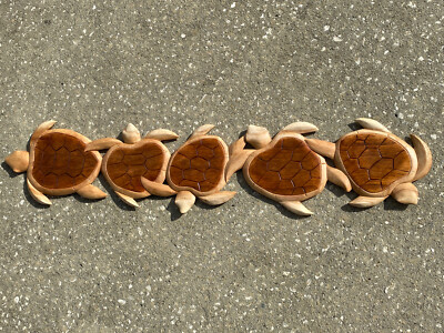 SEA TURTLE & FRIENDS NATURAL TEAK WOOD HANGING WALL ART PLAQUE PATIO HOME DECOR
