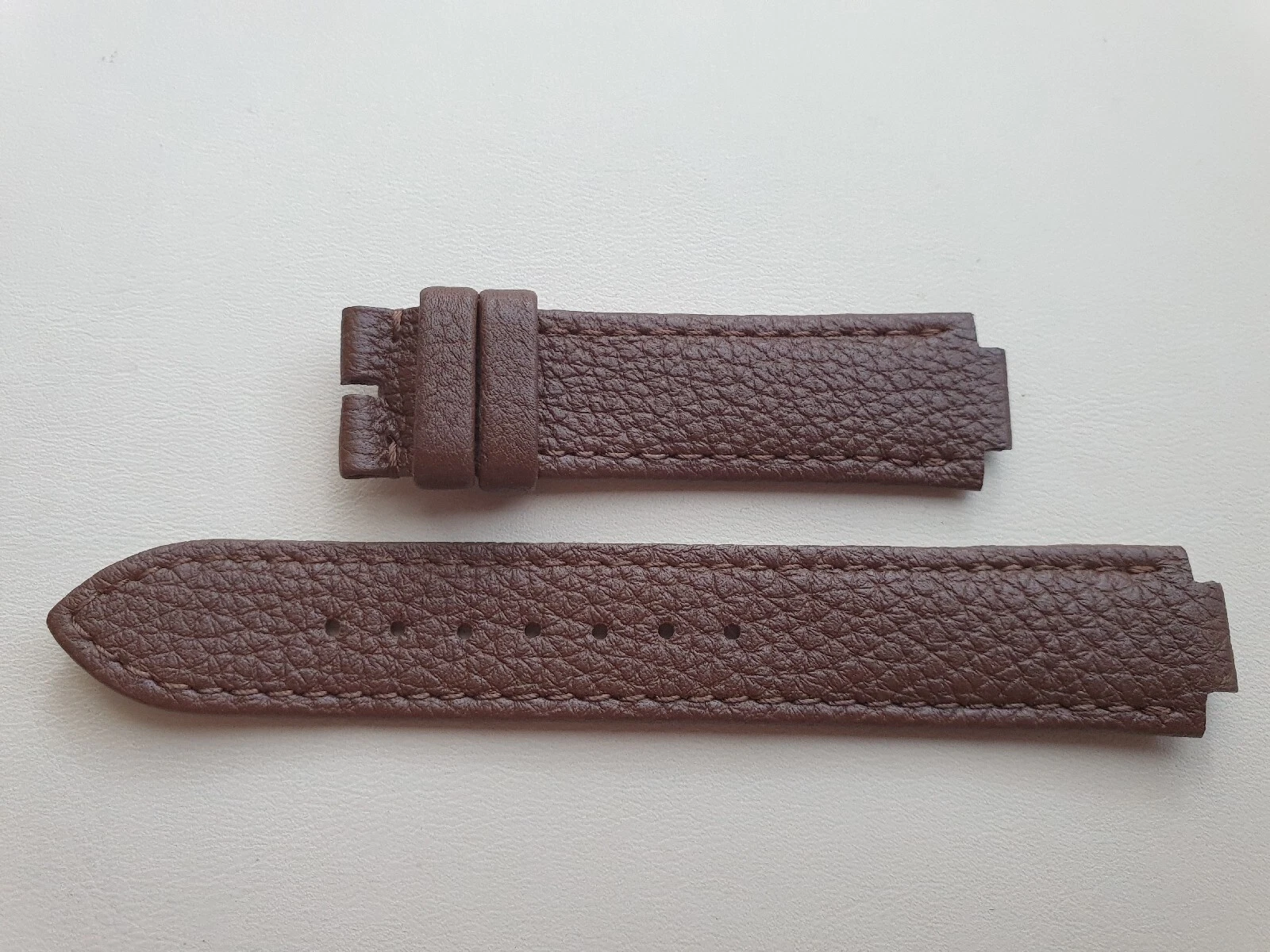 Bracelet Gucci cuir marron 17 mm neuf avec languette 10 mm pour s'adapter à la montre