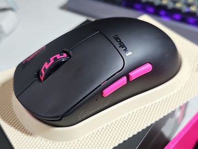 Pulsar Susanto-X Wireless Gaming Mouse Size 2 XS-1 Sensor 50g Superlight Pink