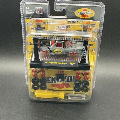 M2 Machines WLMRT S5 1978 Dodge W200 Power Wagon Raw Chase Kit Pennzoil 1/250