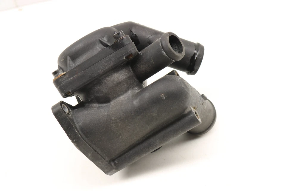 AUDI TT QUATTRO 2004-2006 - Carcasa termostato 022121117C Foto 3 de 4