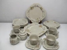 Mikasa Continental WOODLAND F3752 (Service For 4) Plus Sugar & Creamer  (22pcs)