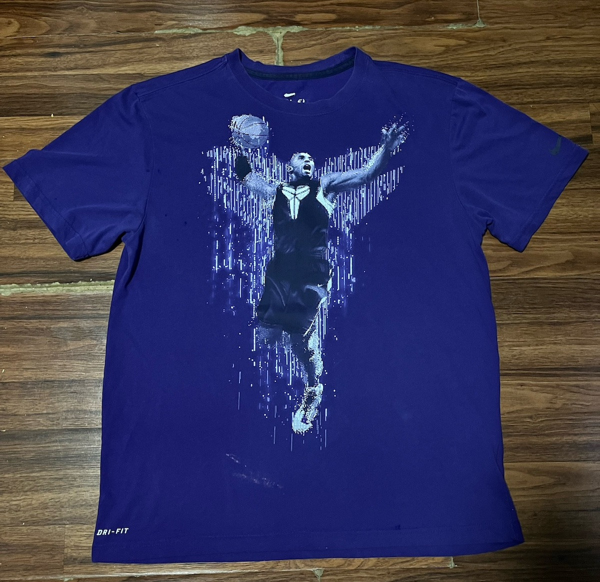 Camisa Grande NIKE Kobe Bryant Negra Mamba 24 Púrpura *defectos* Manchas 21x28 Dri-fit