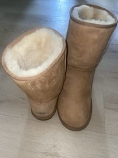 WOMEN’S UGGS
